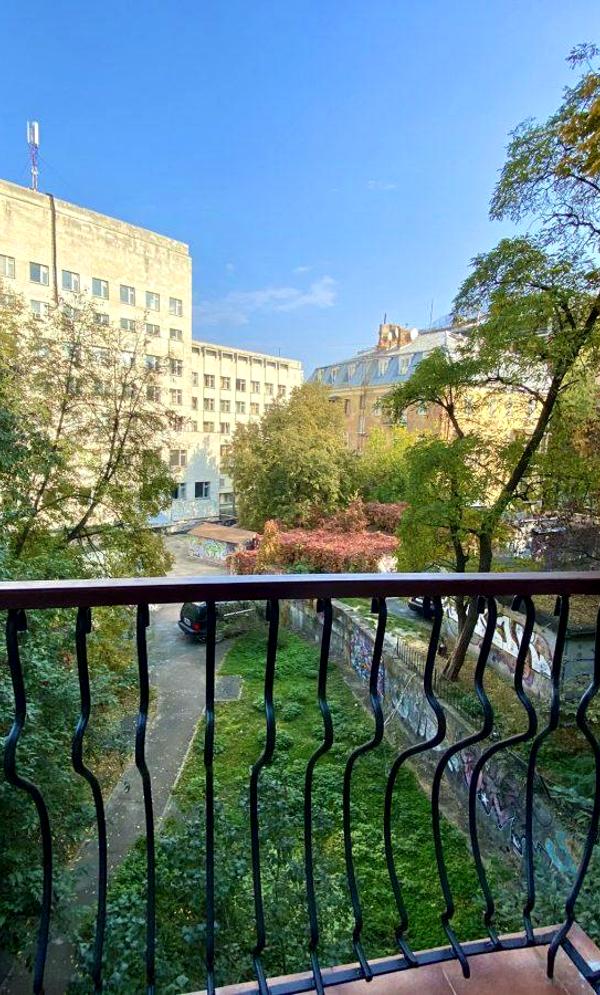 Historic Center Kyiv Apartment - Quiet Street Near Embassies