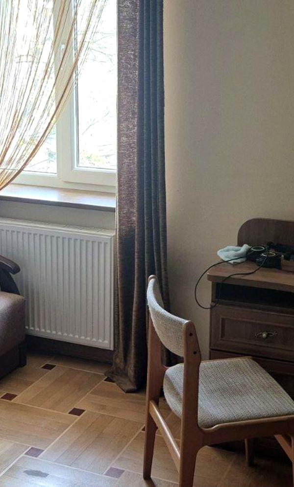 Spacious 3-Room Apartment near City Center with Fireplace