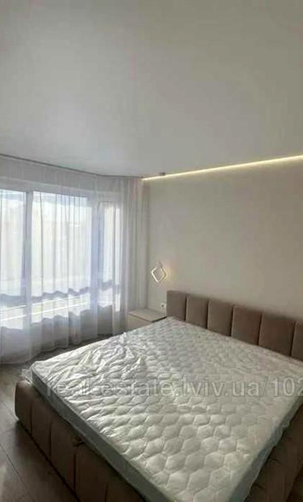 Fully Renovated Apartment with Modern Amenities