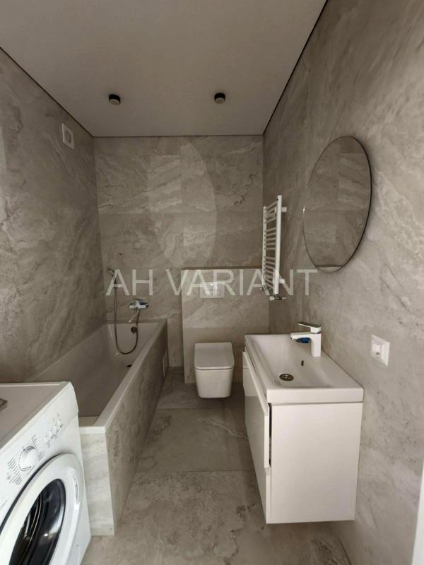 Stylish 1-Bedroom Apartment in Uzhhorod with Modern Renovation