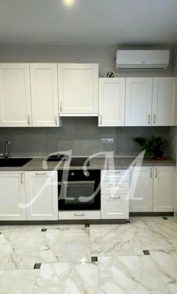 1-Room Smart Apartment near Vasylkivska Metro, Fully Furnished