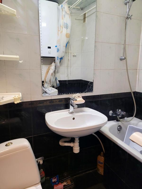 One-bedroom apartment on Symyrenko Street near key amenities