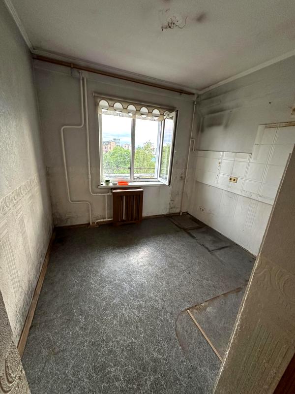 2-Room Apartment in Prime Location - Andriia Holovka Street, Kyiv