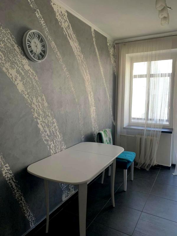 3-Room Apartment on Varshavska Street with Designer Interior