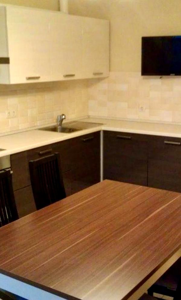 3-Room Apartment on 19th Floor with Modern Renovation