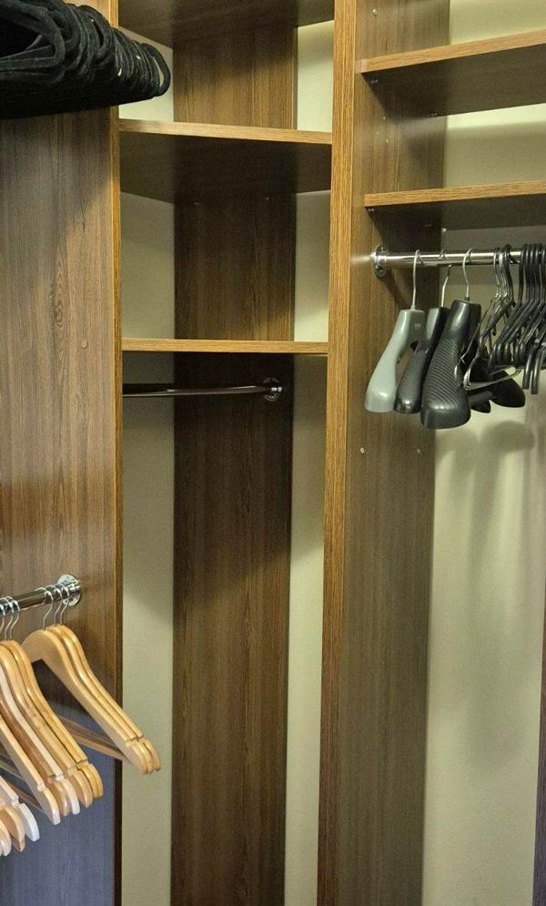 Spacious 3-Room Apartment near City Center with Fireplace