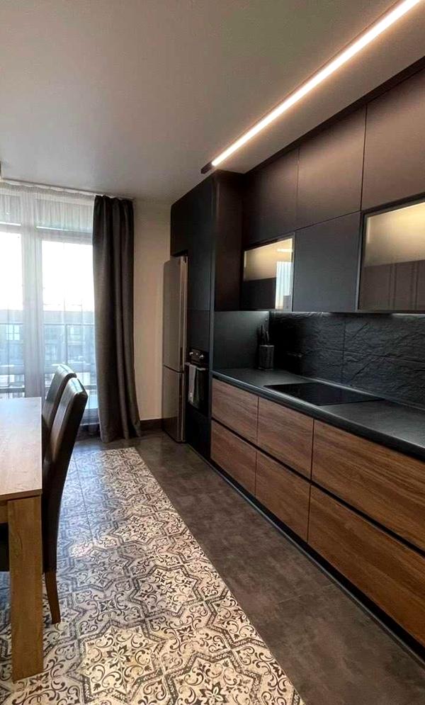Spacious 2-bedroom apartment with designer renovation in Avalon complex