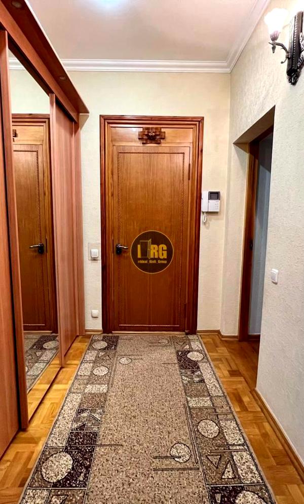 3-Room Apartment near Khreshchatyk Metro, Fully Furnished