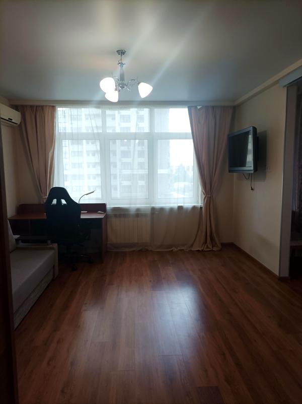 Spacious 3-Room Apartment in Green Island Complex, Kyiv