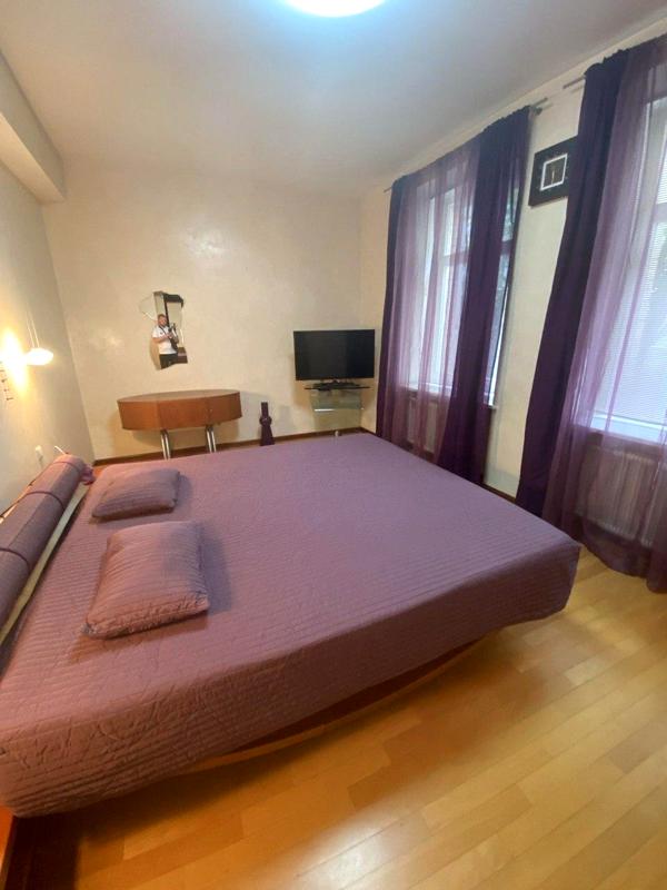 Elegant 3-Bedroom Apartment in Pechersk, Kyiv