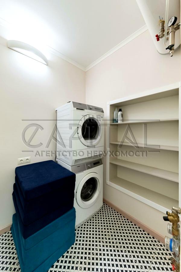 Spacious 3-Room Apartment in Pechersk District, Kyiv