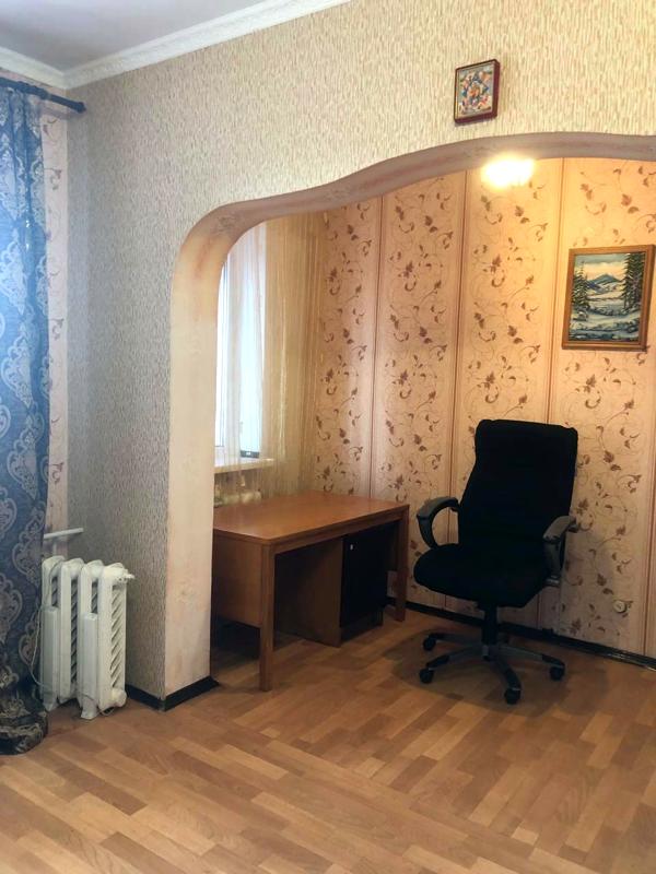 Spacious 1-bedroom apartment with city view on 16th floor