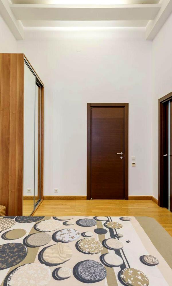 Spacious 3-bedroom apartment in historic neoclassical building near Shevchenko Park
