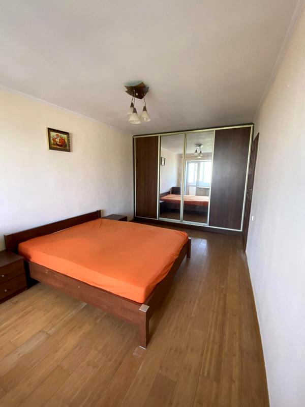 Spacious 3-Room Apartment with Euro Renovation and Modern Amenities