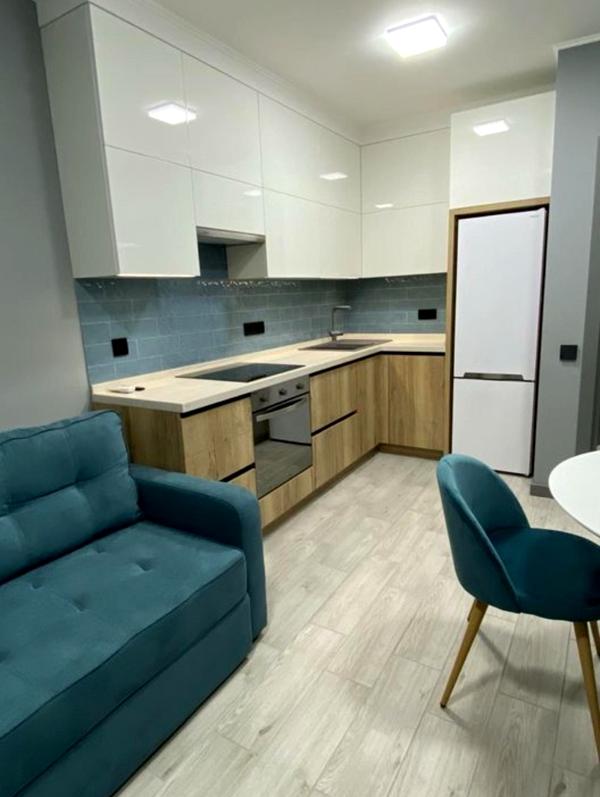 Cozy 1-bedroom apartment near Slavutych metro with modern design and full amenities