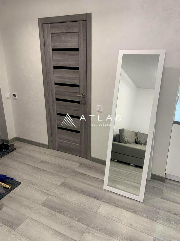 1-bedroom apartment in new building with modern renovation
