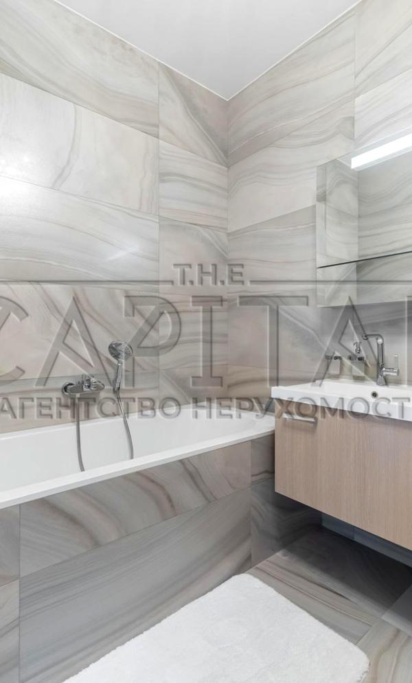 Premium 3-Room Apartment with Panoramic City View in Novopecherski Lipki Complex