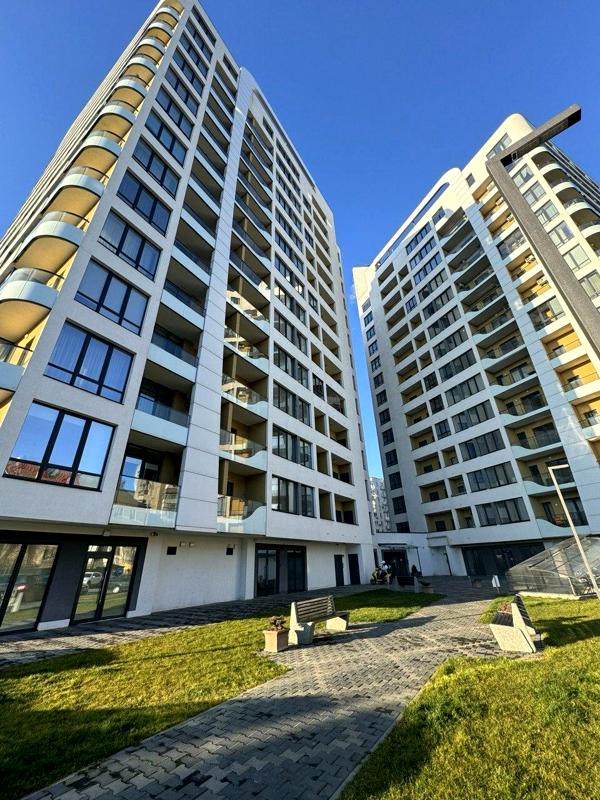 1-Bedroom Apartment with Kitchen Studio in Park Tower Complex