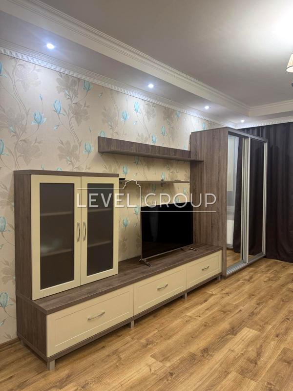 2-Room Apartment near Akademmistechko, Comfortable Furnished Space
