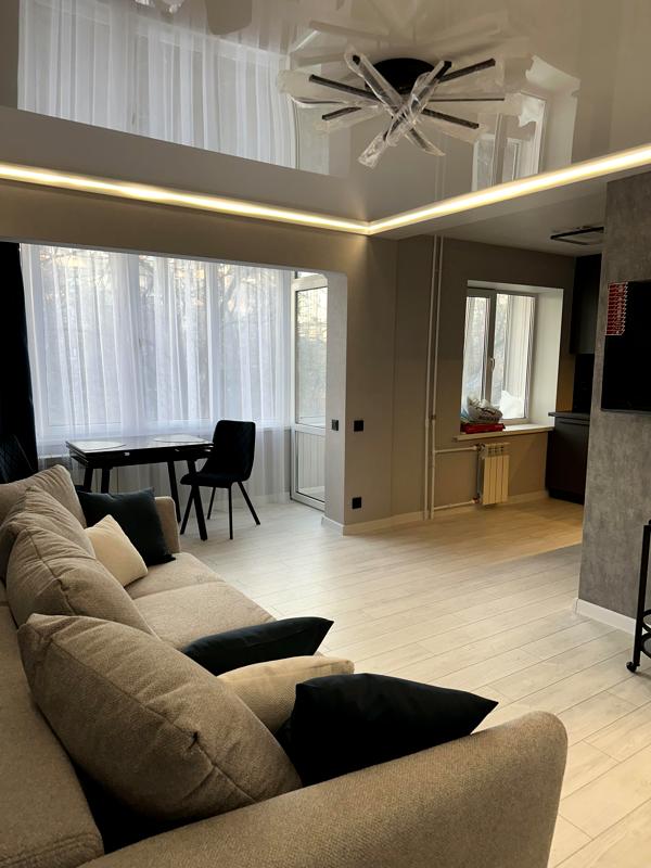 Newly renovated one-bedroom apartment near Lybidska metro