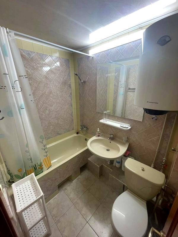 3-Room Apartment on Donetsk Highway with Balconies