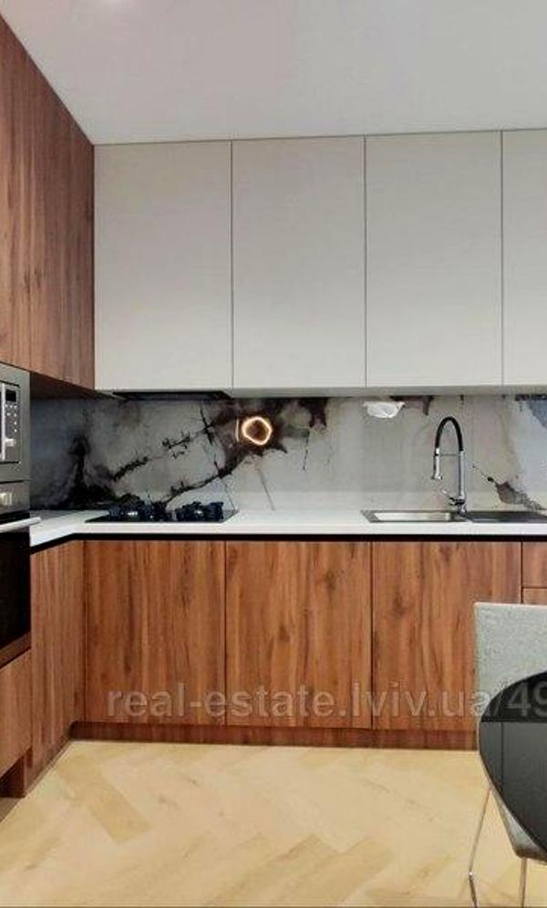 Ergonomic Apartment with Designer Renovation and Full Amenities
