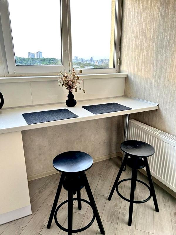 Modern 1-Bedroom Studio Apartment near Demiivska Metro