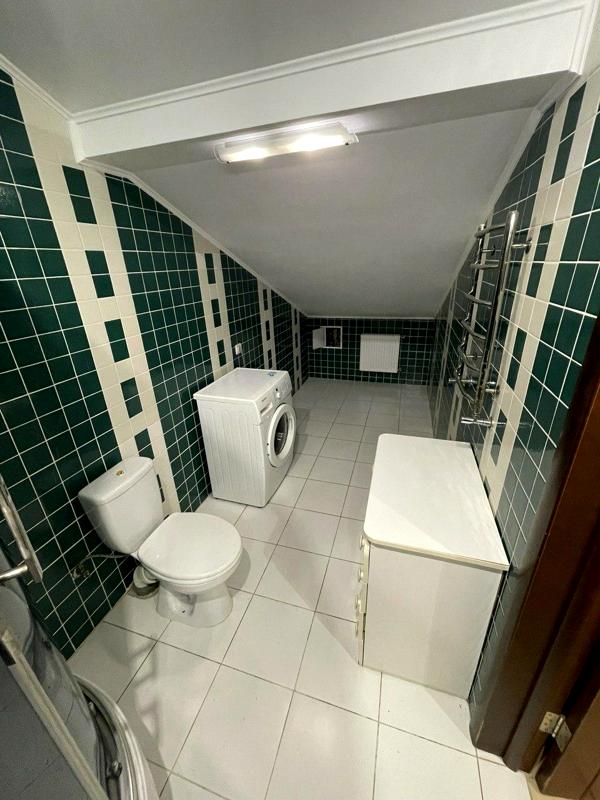Spacious Two-Bedroom Apartment with Backyard and BBQ Area