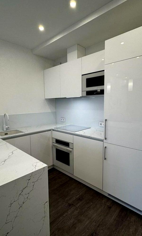 Modern 1-Bedroom Apartment in Whitelines Residential Complex