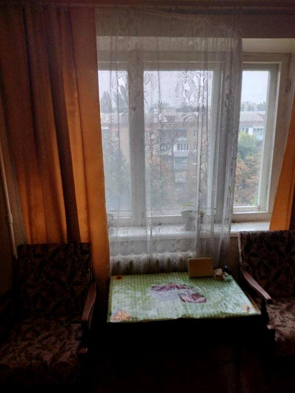 2-Room Apartment near Lukyanivska Metro with Balcony