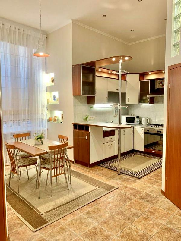 2-Room Apartment on Lutheranska Street, Well-Renovated and Spacious