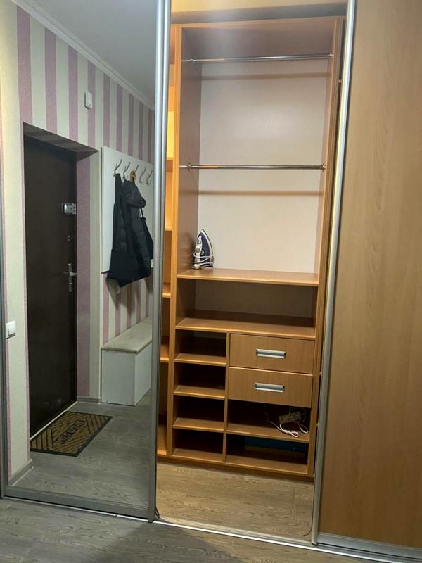 Spacious 1-bedroom apartment with modern amenities near Poznyaki metro
