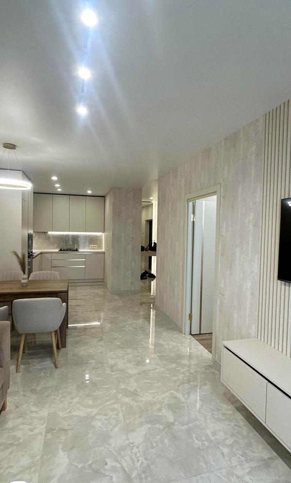 Luxurious 1-Bedroom Apartment in Avalon Yard with Designer Renovation