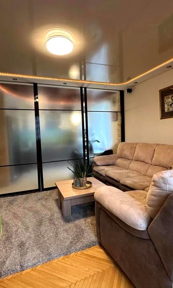 4-Room Spacious and Bright Apartment on Peremohy-5