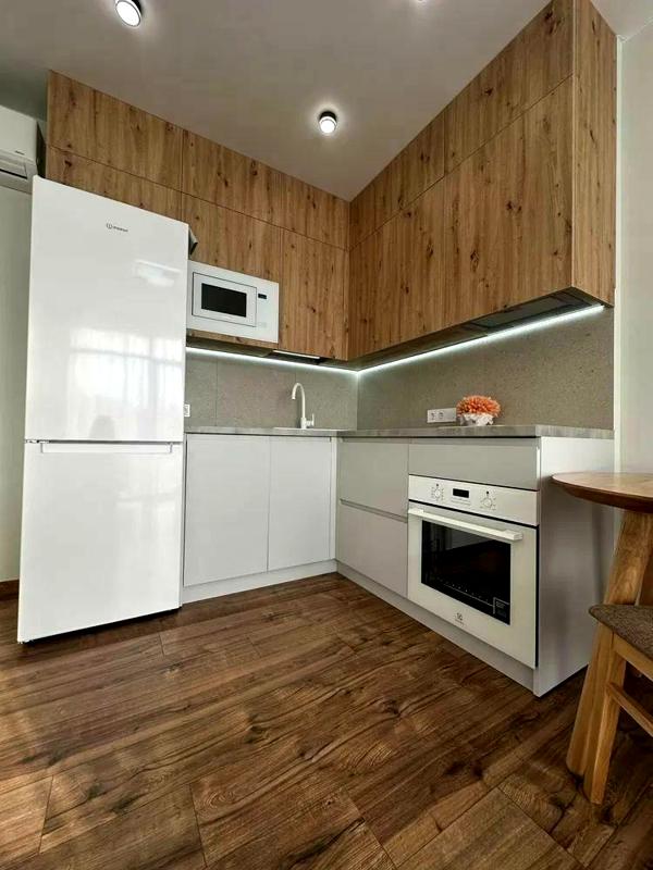 2-Room Apartment near Heroiv UPA Street with Modern Amenities
