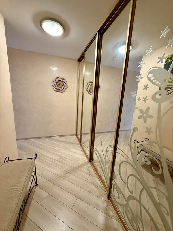 Two-room apartment near the center, Holosiivskyi district, Demiivka residential complex