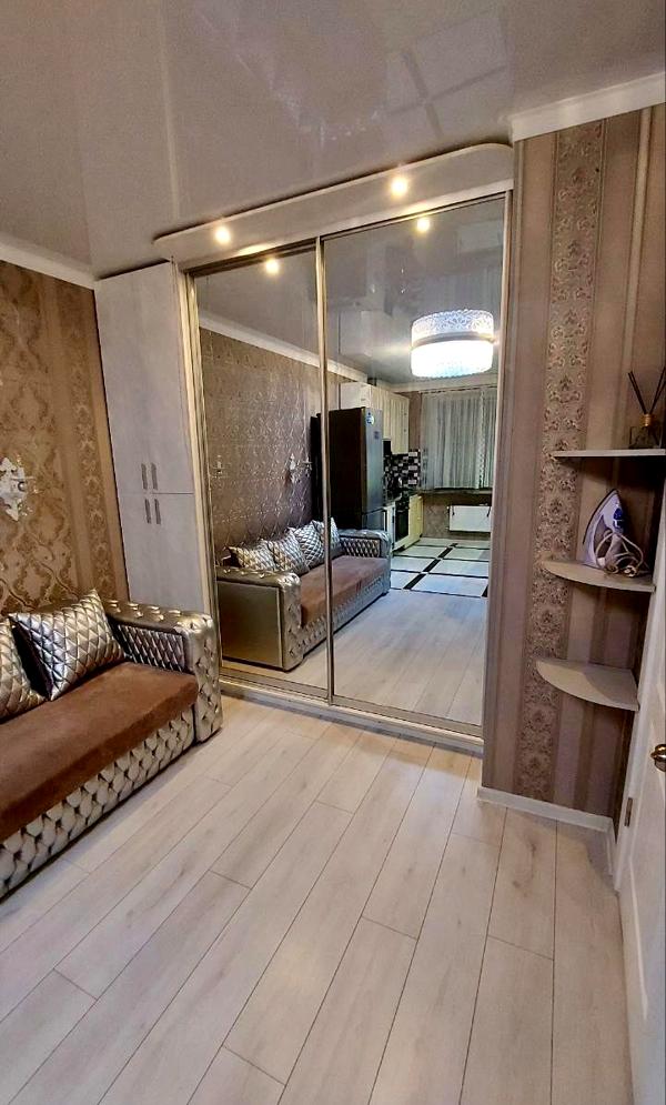 1-Room Apartment with Studio Kitchen on Basseinaya Street