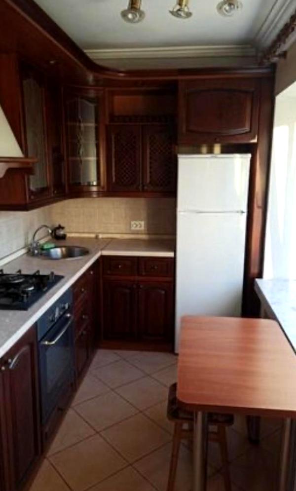Cozy Apartment in Pechersk District near Zvynarytska Metro