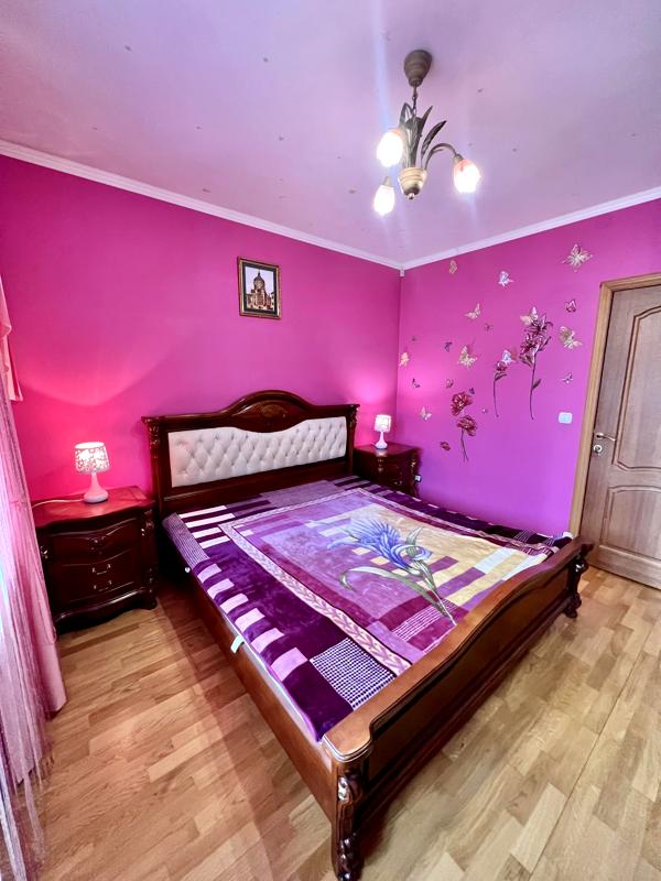 2-Room Apartment on Trylovsky Street, Fully Equipped