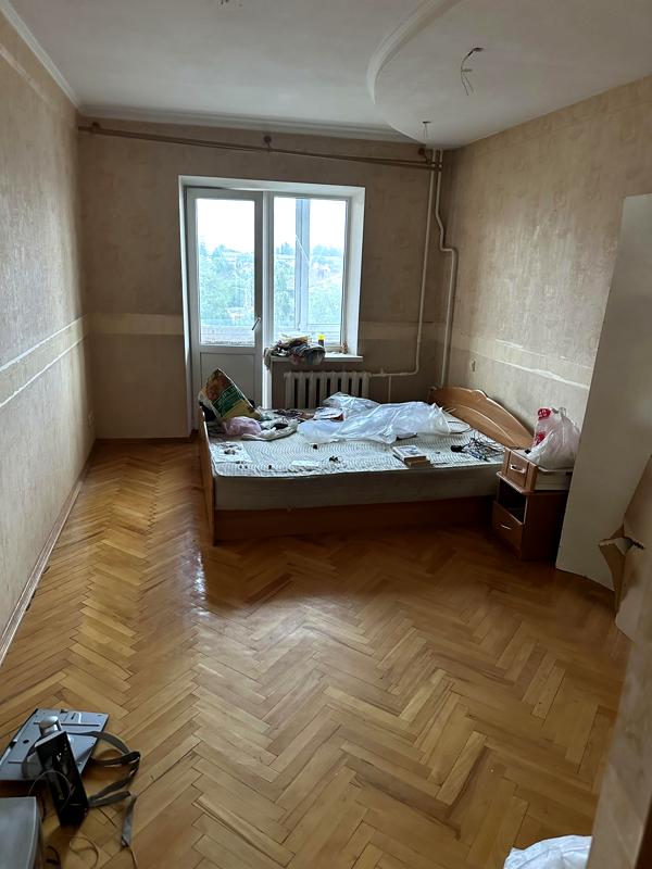 2-Room Apartment in Prime Location - Andriia Holovka Street, Kyiv
