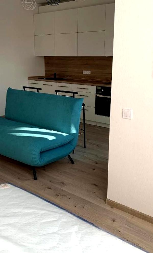 Cozy Studio Apartment near Livoberezhna Metro with Generator