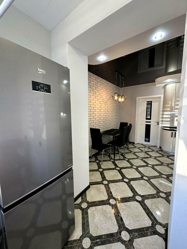 2-Room Apartment on Dovzhenka Street with Modern Design and Amenities