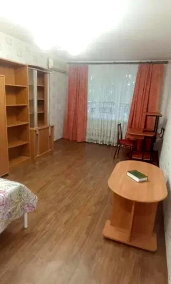 1-Room Apartment in Nagorny District with Full Amenities