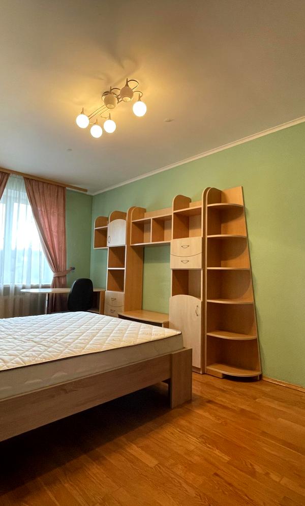 Cozy Brick Apartment with Separate Rooms, Full Furnishing, Close to Metro
