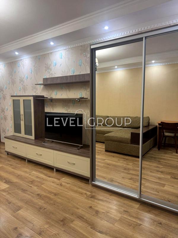2-Room Apartment near Akademmistechko, Comfortable Furnished Space