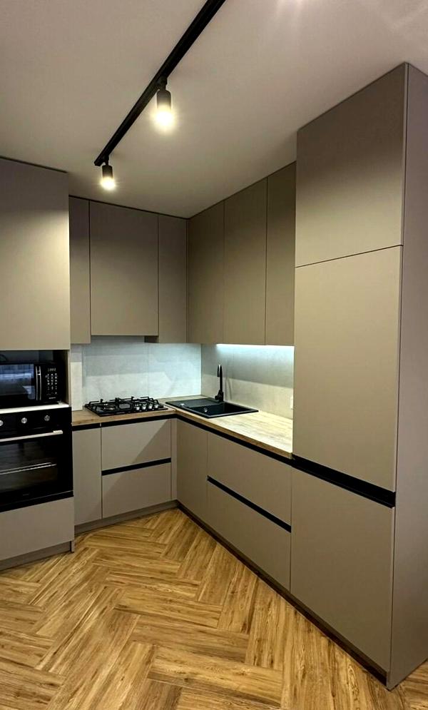 Renovated 1-Bedroom Apartment with Modern Design and Amenities