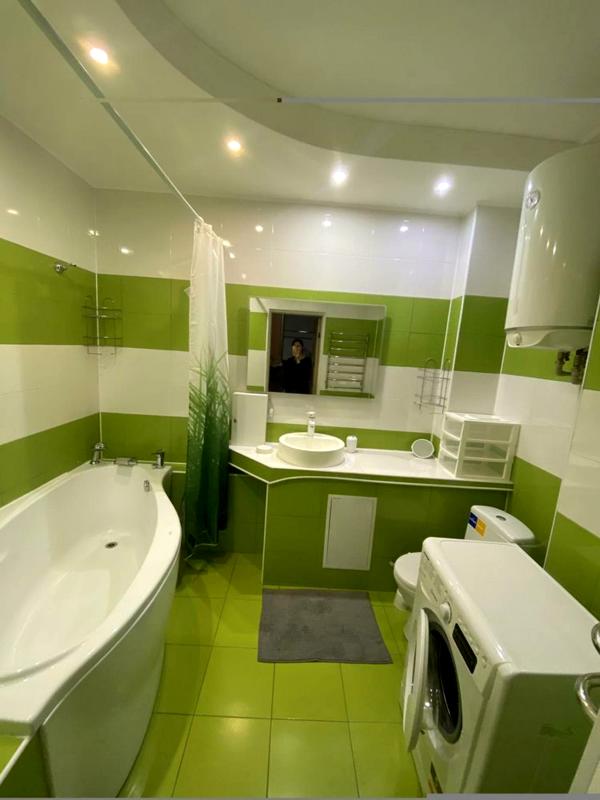 Spacious 1-bedroom apartment with modern amenities near Poznyaki metro