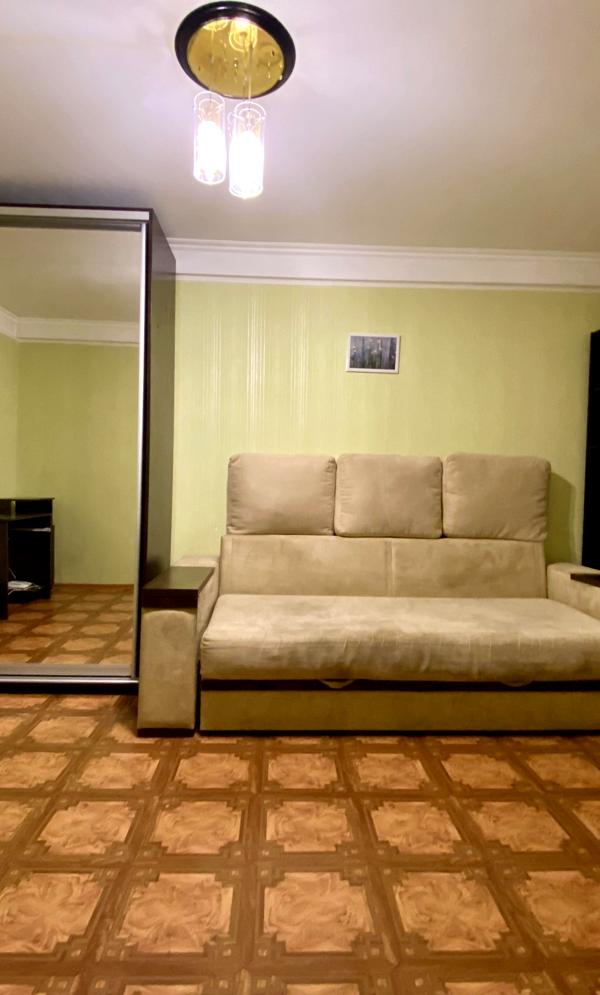 2-Room Apartment in Dniprovskyi District, Convenient Location