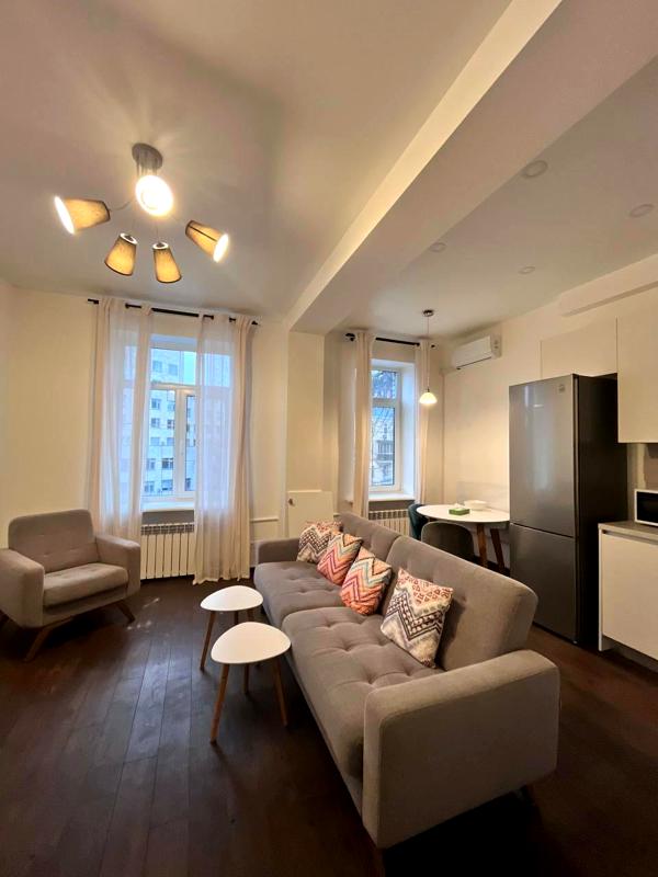 Historic Center Kyiv Apartment - Quiet Street Near Embassies