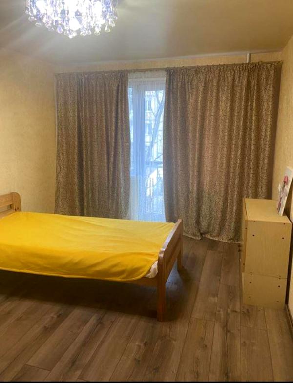 1-Room Apartment in Cheremushki, Cosmonauts Street, Fully Furnished